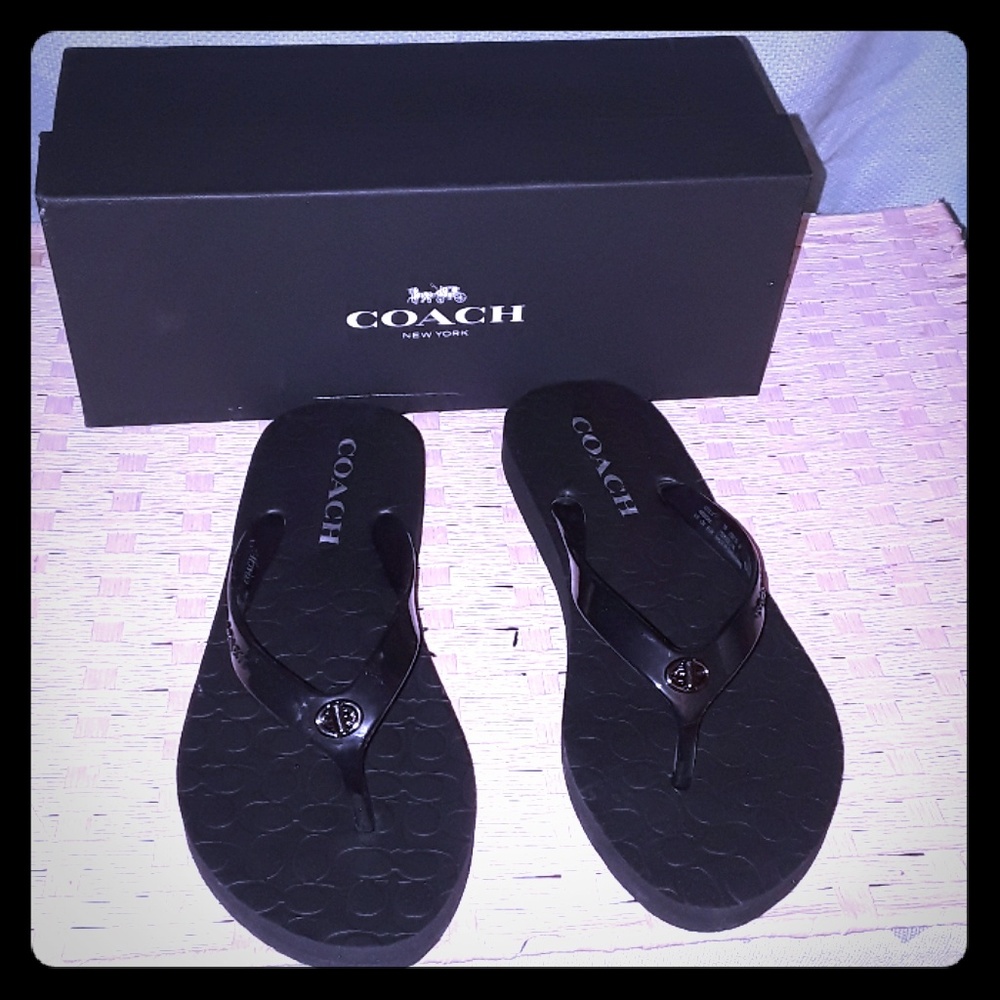 $4.99 SHIPPING TODAY ONLY🛍💙Coach Sandals